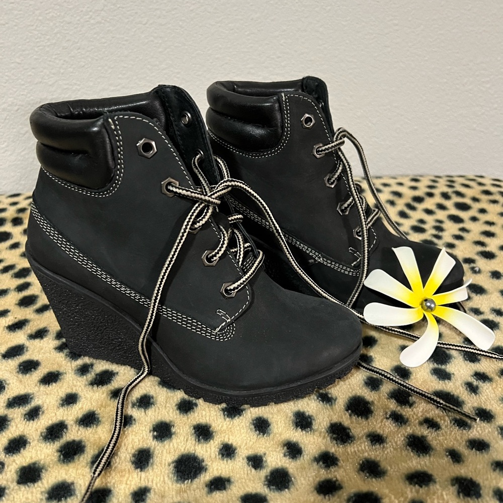 Sketchers Womens Boots